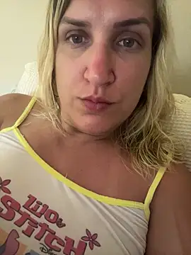 Bia_sexynovaes live sex cam