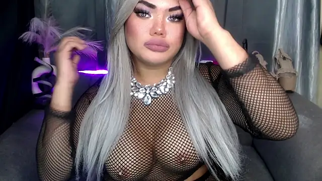 AlwaysHornyMia live sex cam