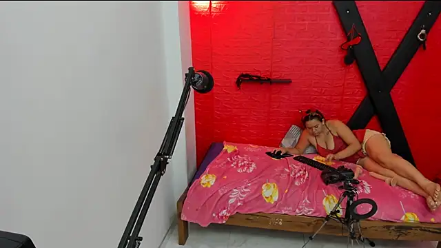 bdsmforever18's cam snapshot