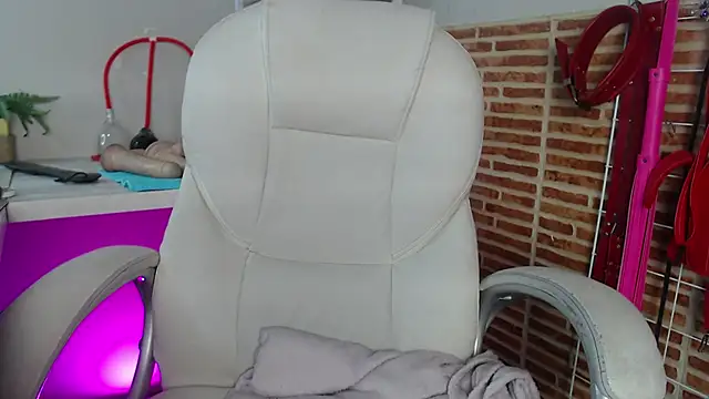 _adahara_queen live sex cam