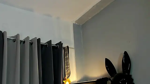 DominaAurumXXX live sex cam