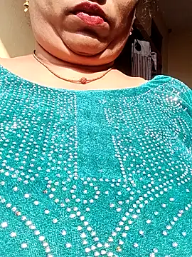 Desi_Biwi's cam snapshot