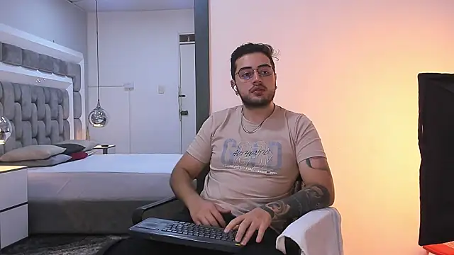 Ethan_Greys's cam snapshot