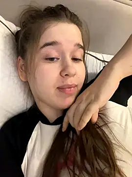 HornyGirlH live sex cam