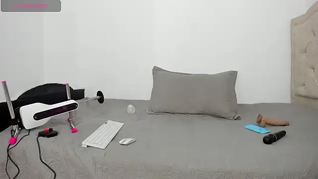 milfnewmf's cam snapshot