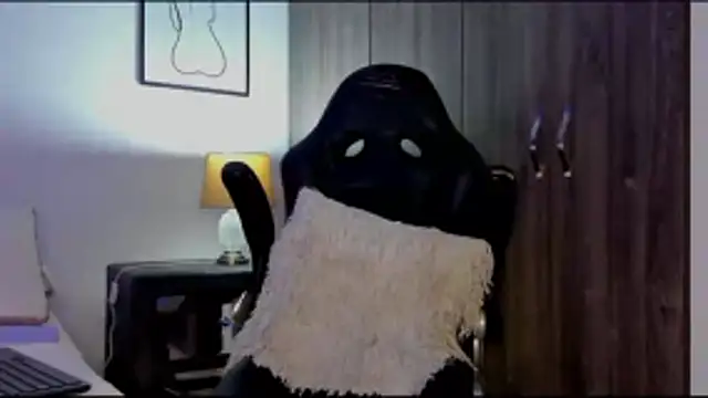 HollyEvanz's cam snapshot