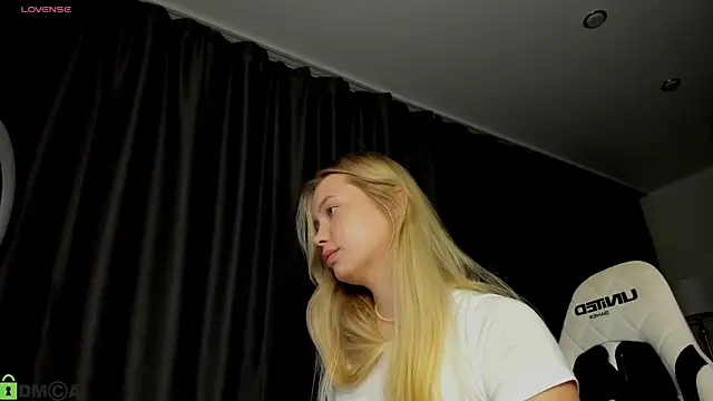 Melanie_Ryer's cam snapshot