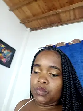 isabella_brown1's cam snapshot