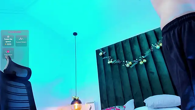 Aron_valverde live sex cam