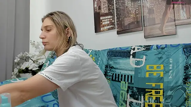 Tenderly_Sophie's cam snapshot