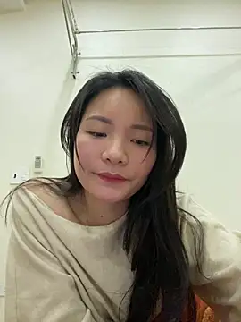 Bee_Yellow00's cam snapshot