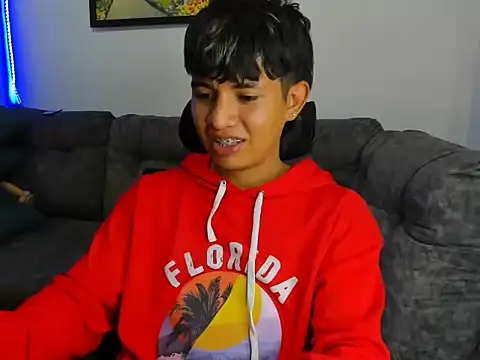 Mikke18 live sex cam