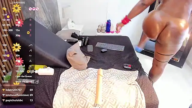 LauraSaenz01 live sex cam