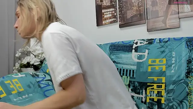 Tenderly_Sophie's cam snapshot