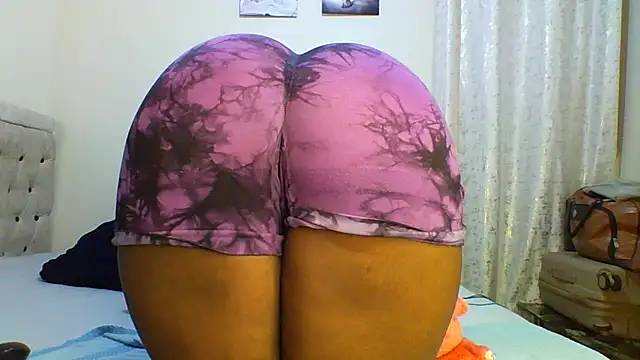 Petitiebooty live sex cam