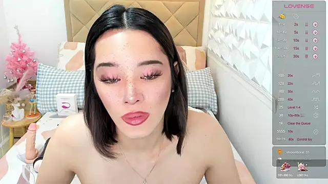 TsHeartXxx live sex cam