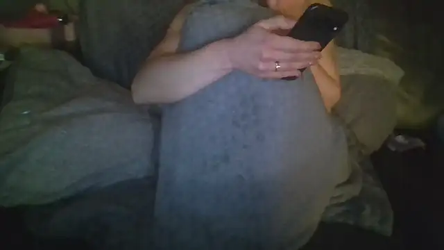 DeeLouLou's cam snapshot