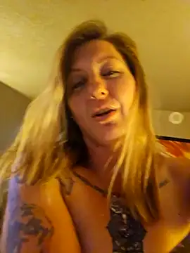 SheIsSomething live sex cam