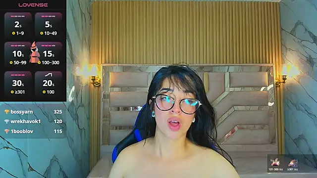 zoe_r_'s cam snapshot