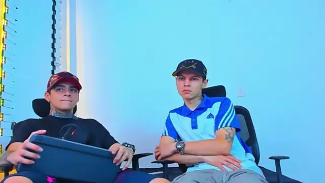 HOT_boy2025's cam snapshot