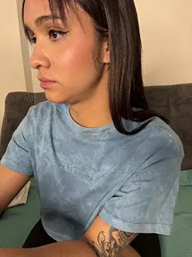 Isabella-Teen live sex cam