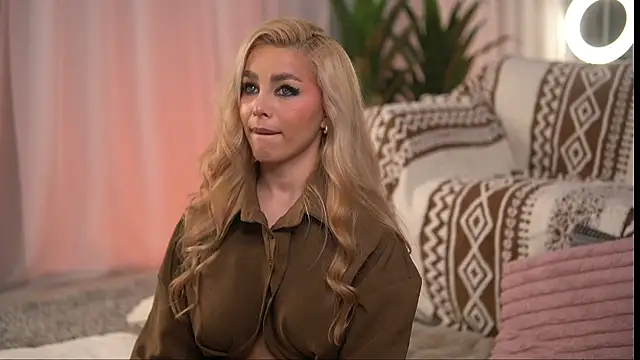 WhitneyAndrews's cam snapshot