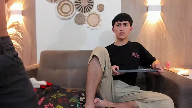 hoot_booys_'s cam snapshot