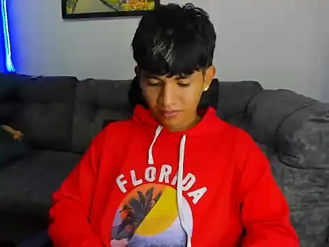 Mikke18 live sex cam