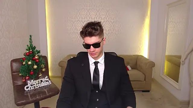 MaxKaiden live sex cam