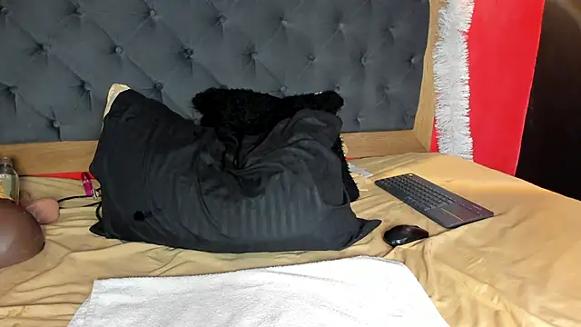 YayaHilton's cam snapshot