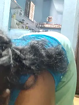 divyatamil143's cam snapshot