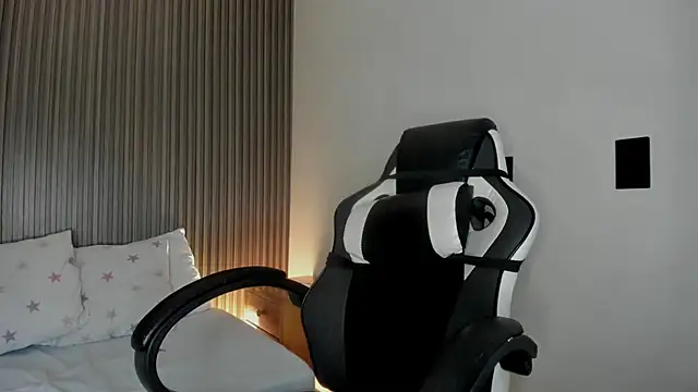 dania_miller_'s cam snapshot