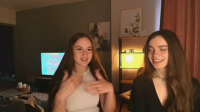 MayaGlow live sex cam