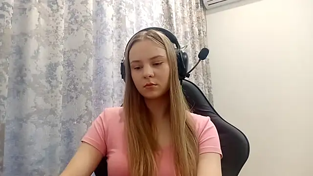 CrackShirker's cam snapshot