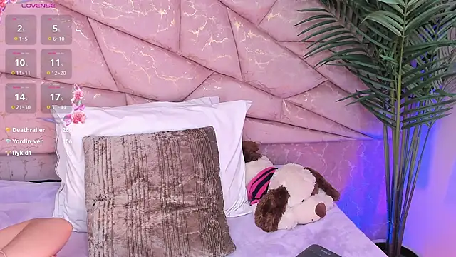 _Naomi_Fox_'s cam snapshot