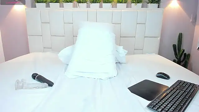 LunnaBlake's cam snapshot