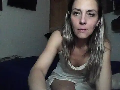 SEXXXYmelye's cam snapshot