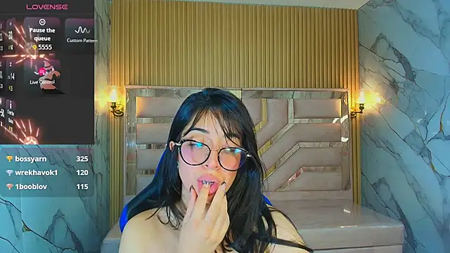 zoe_r_'s cam snapshot