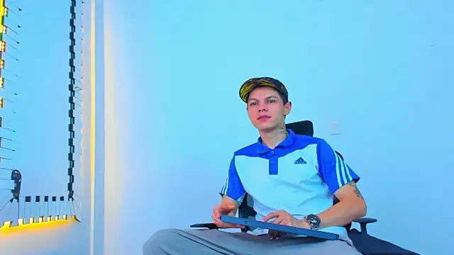 HOT_boy2025 live sex cam