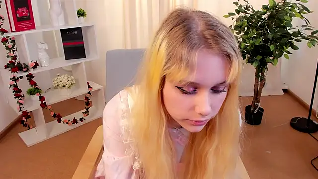 EliseTang's cam snapshot