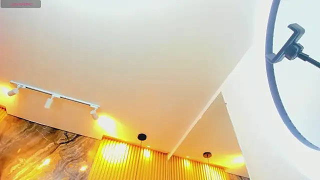 ella_harper's cam snapshot