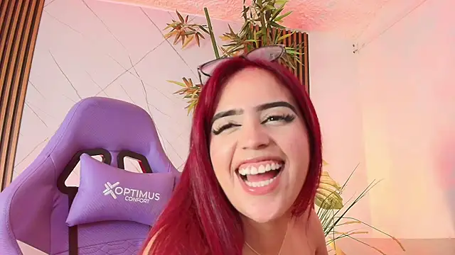 Khloe_Johnson18's cam snapshot