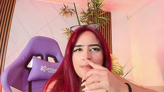 Khloe_Johnson18's cam snapshot