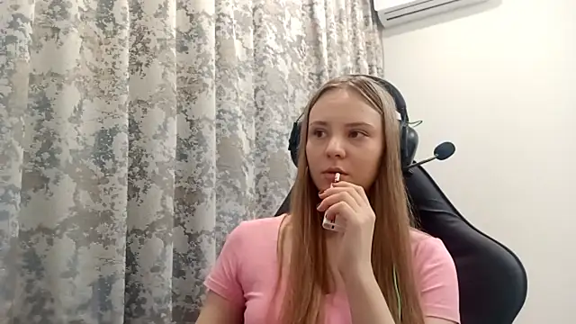 CrackShirker's cam snapshot