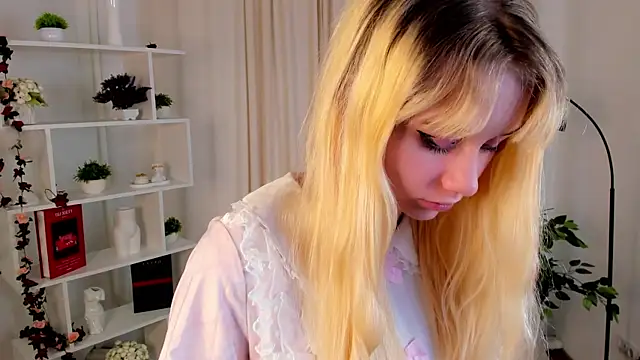 EliseTang's cam snapshot