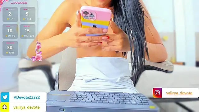 valirya_devote live sex cam