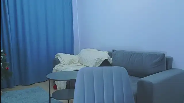 EmiDroll's cam snapshot