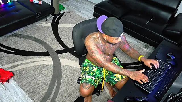 SLANGONDEMHOES's cam snapshot