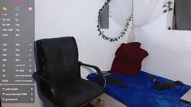 Luna-Naughty live sex cam