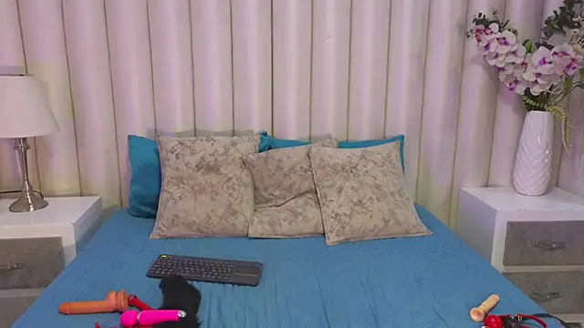 NalaRoux live sex cam